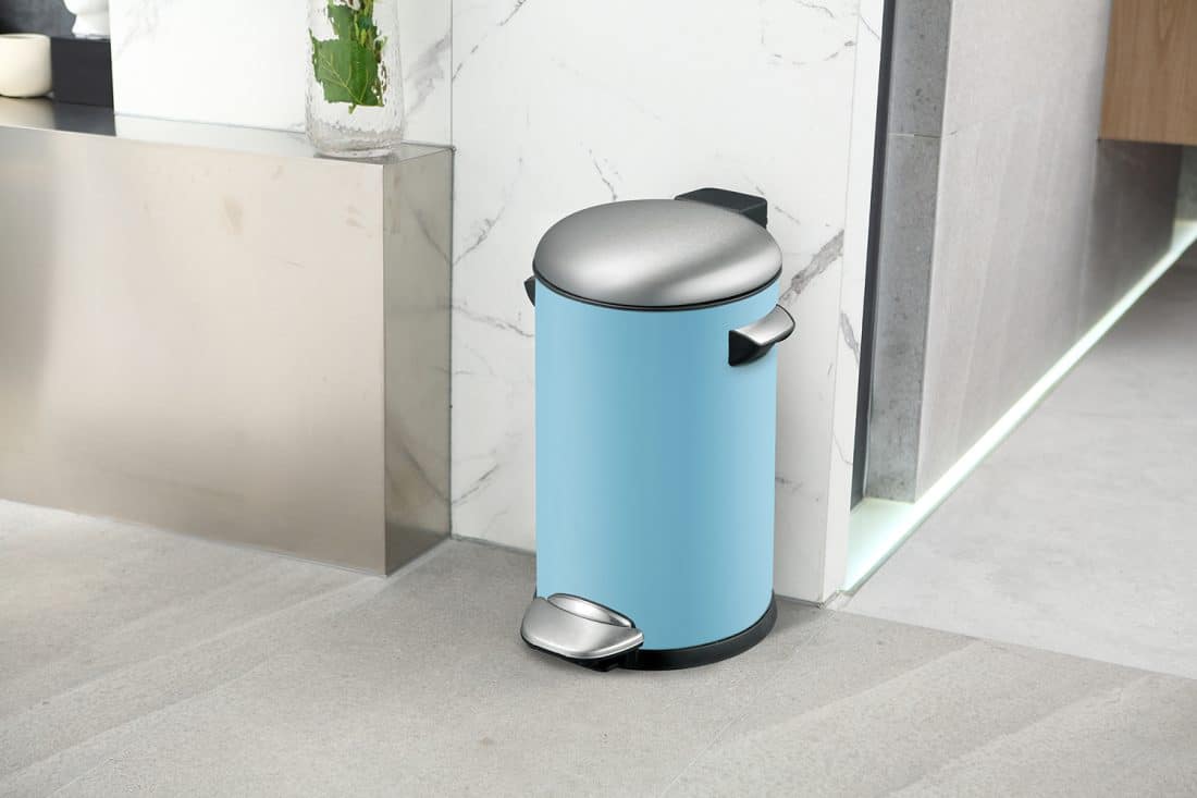 Belle Deluxe Step Bin 12L Light Blue